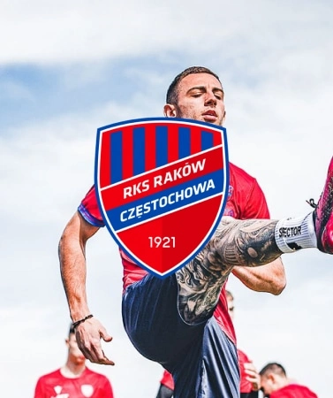 Pilkarze Rakowa Czestochowa korzystajacy z kriokomory mobilnej Maximus